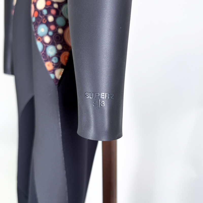 3/3セミドライ裏起毛　バックジップ　レディースLBサイズ 3/3セミドライ裏起毛 バックジップ レディースLBサイズ 世界が